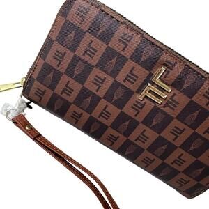 New London Fog cognac brown Amelia Wristlet wallet